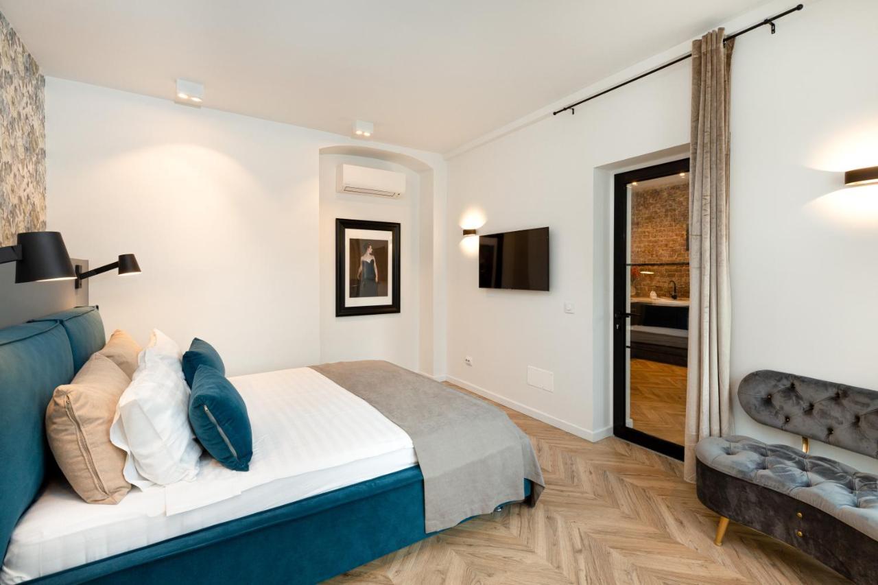 Metropole Apartments Royal Residence Bucarest Esterno foto