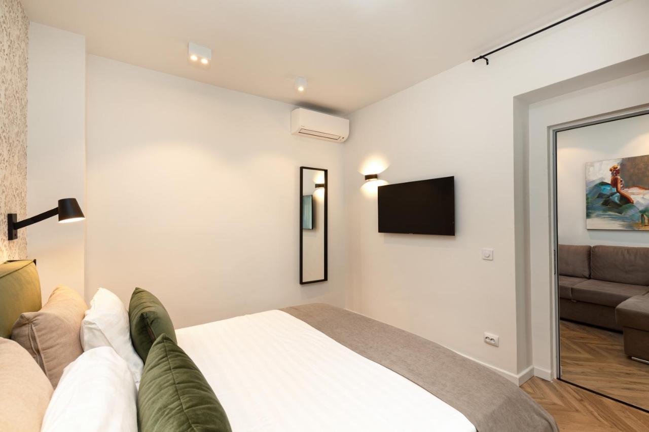Metropole Apartments Royal Residence Bucarest Esterno foto