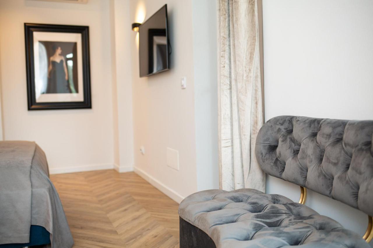 Metropole Apartments Royal Residence Bucarest Esterno foto