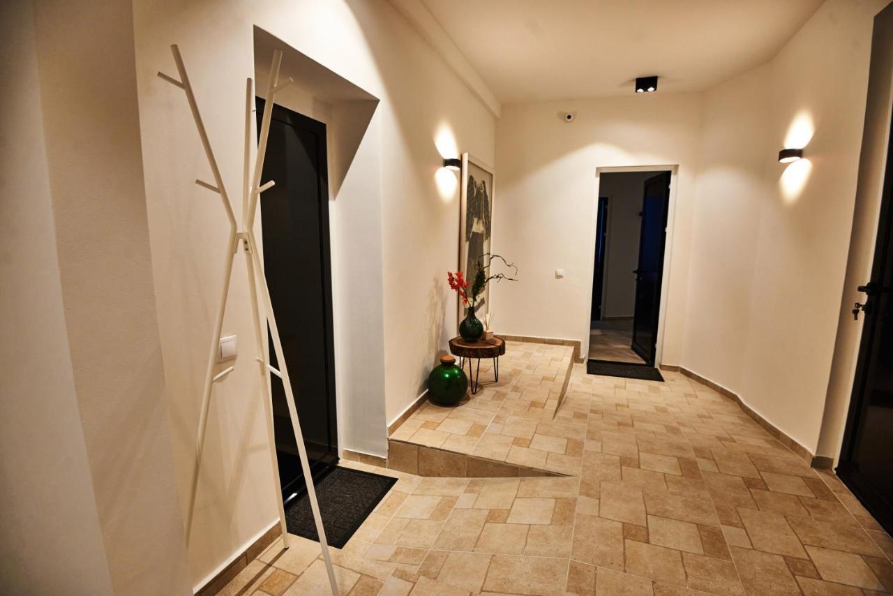 Metropole Apartments Royal Residence Bucarest Esterno foto