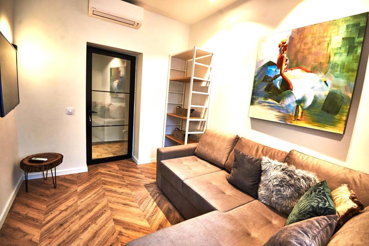 Metropole Apartments Royal Residence Bucarest Esterno foto